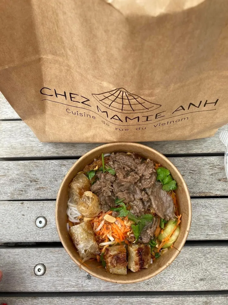 Bún Bò Xào Và Chả Giò